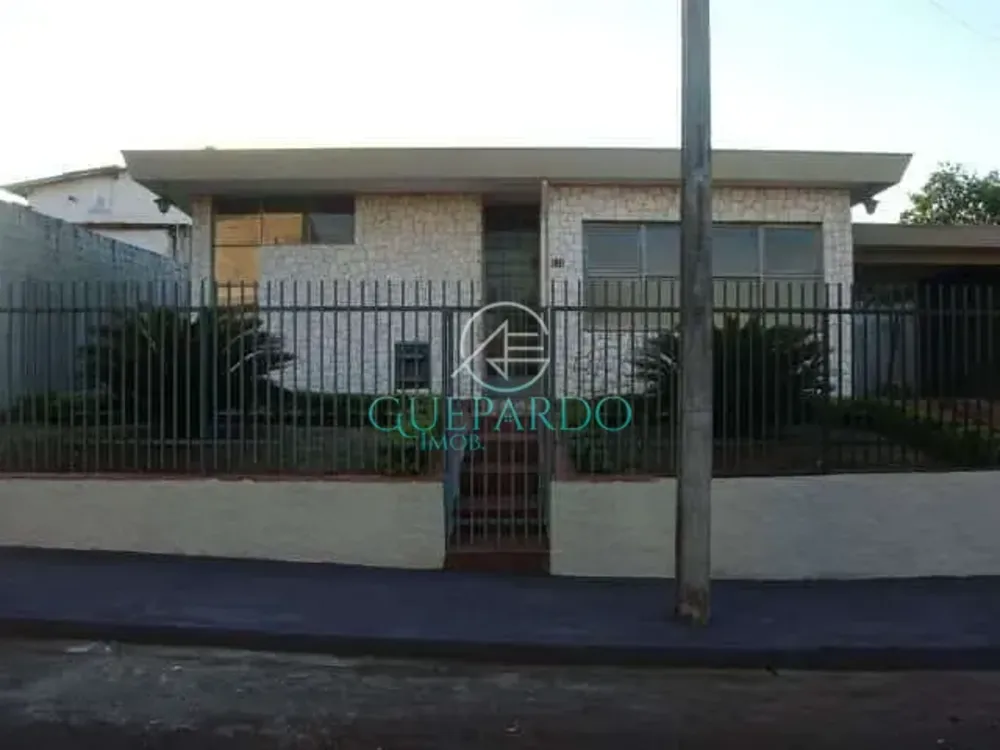 Casa, 4 quartos, 212 m² - Foto 1