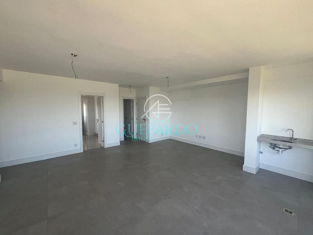 Apartamento à venda com 3 quartos, 124m² - Foto 1