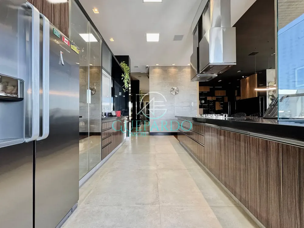 Cobertura, 3 quartos, 243 m² - Foto 3