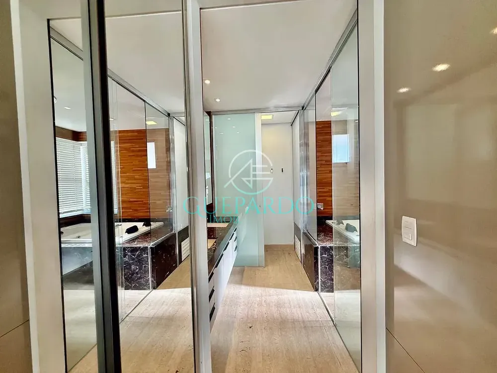 Apartamento, 3 quartos, 245 m² - Foto 1