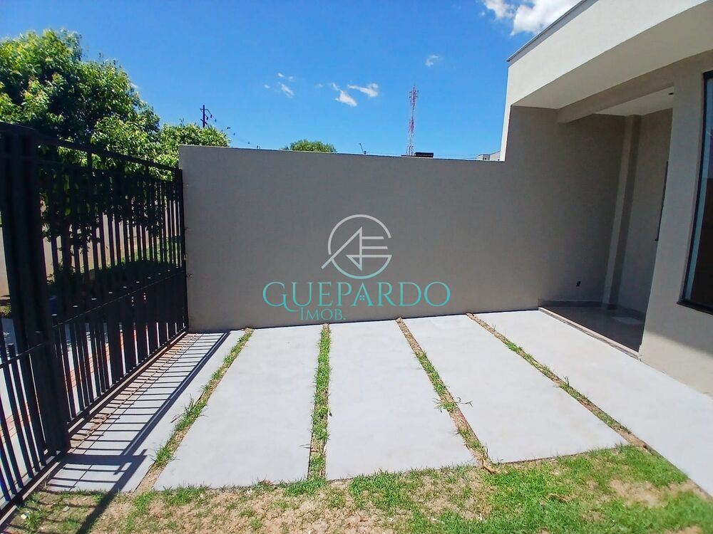 Casa à venda com 2 quartos, 61m² - Foto 2