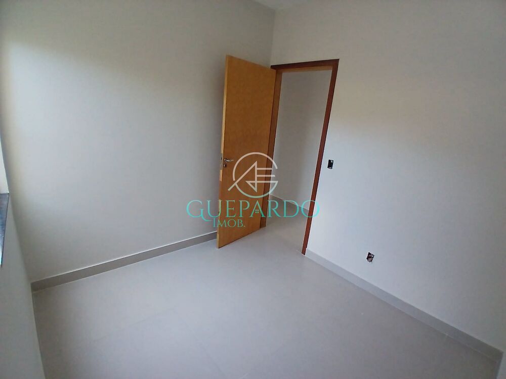 Casa à venda com 2 quartos, 61m² - Foto 3