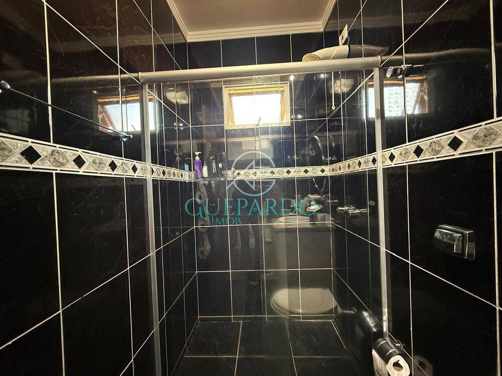 Casa para alugar com 4 quartos, 220m² - Foto 16