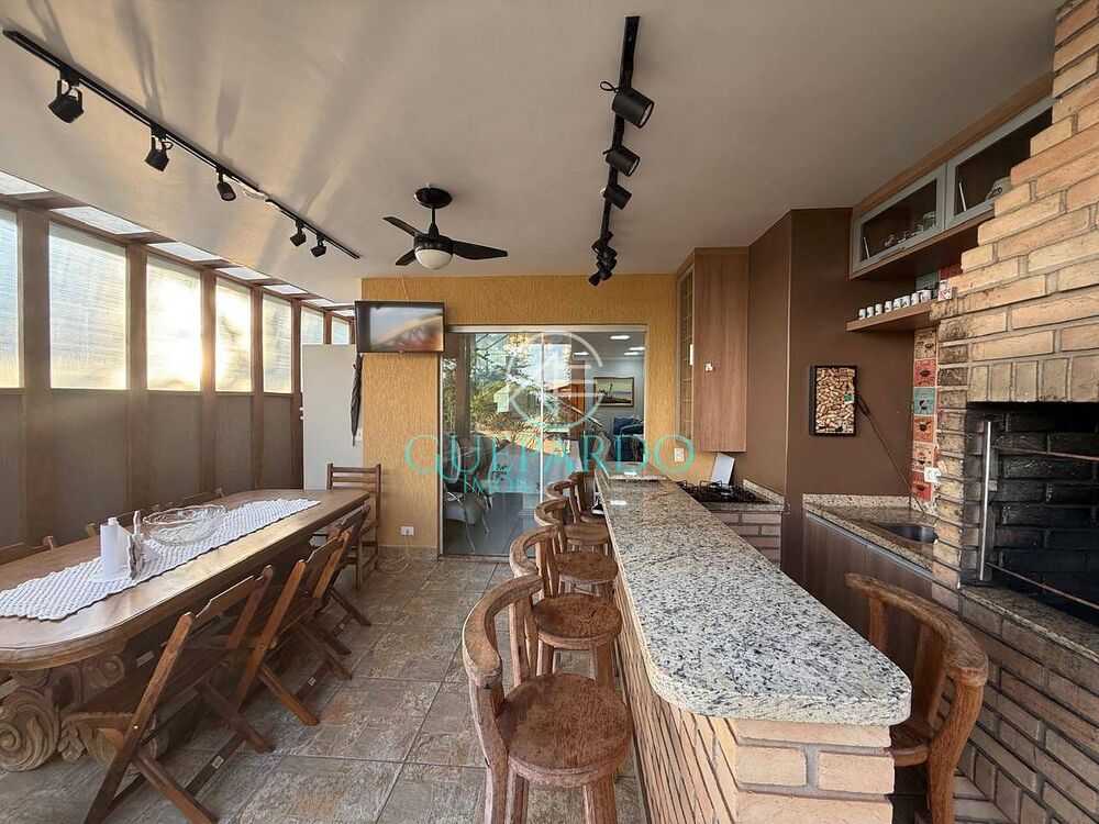 Casa para alugar com 4 quartos, 220m² - Foto 4