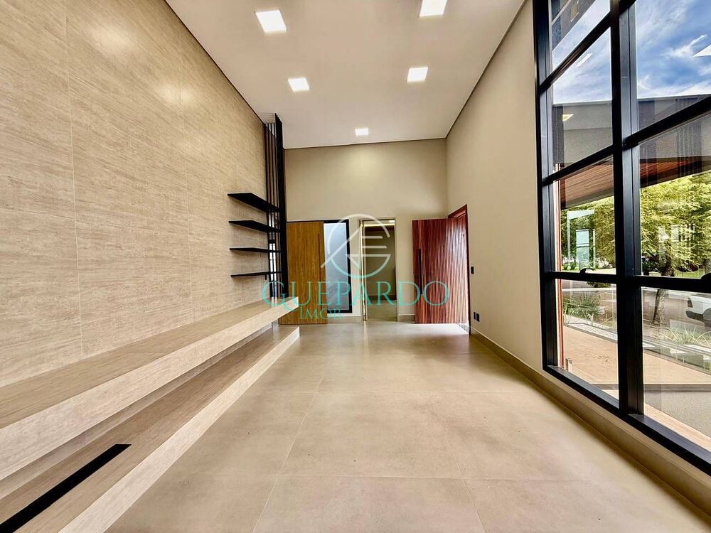 Casa à venda com 3 quartos, 300m² - Foto 1
