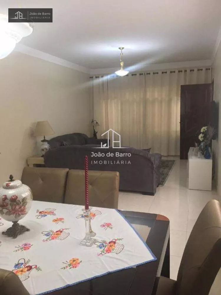 Sobrado à venda com 4 quartos, 300m² - Foto 2