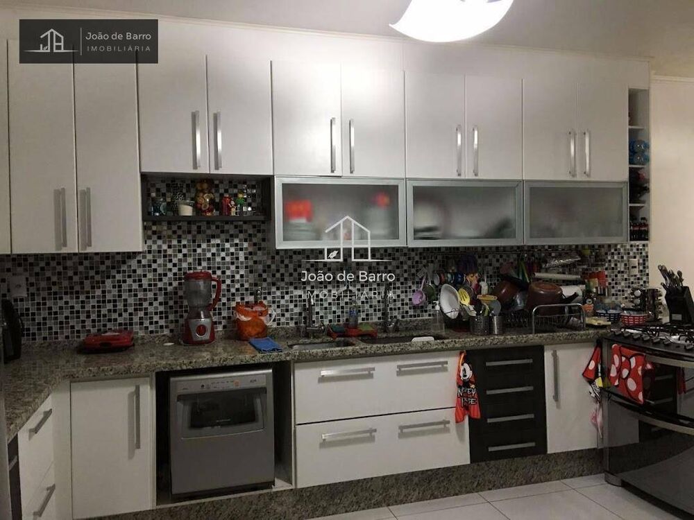 Sobrado à venda com 4 quartos, 260m² - Foto 1