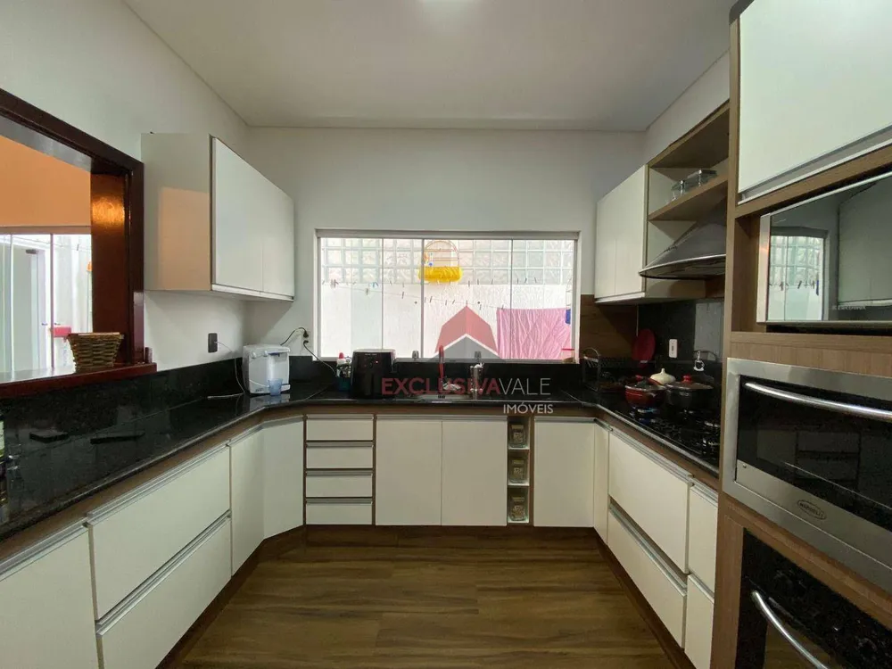Casa, 4 quartos, 200 m² - Foto 1