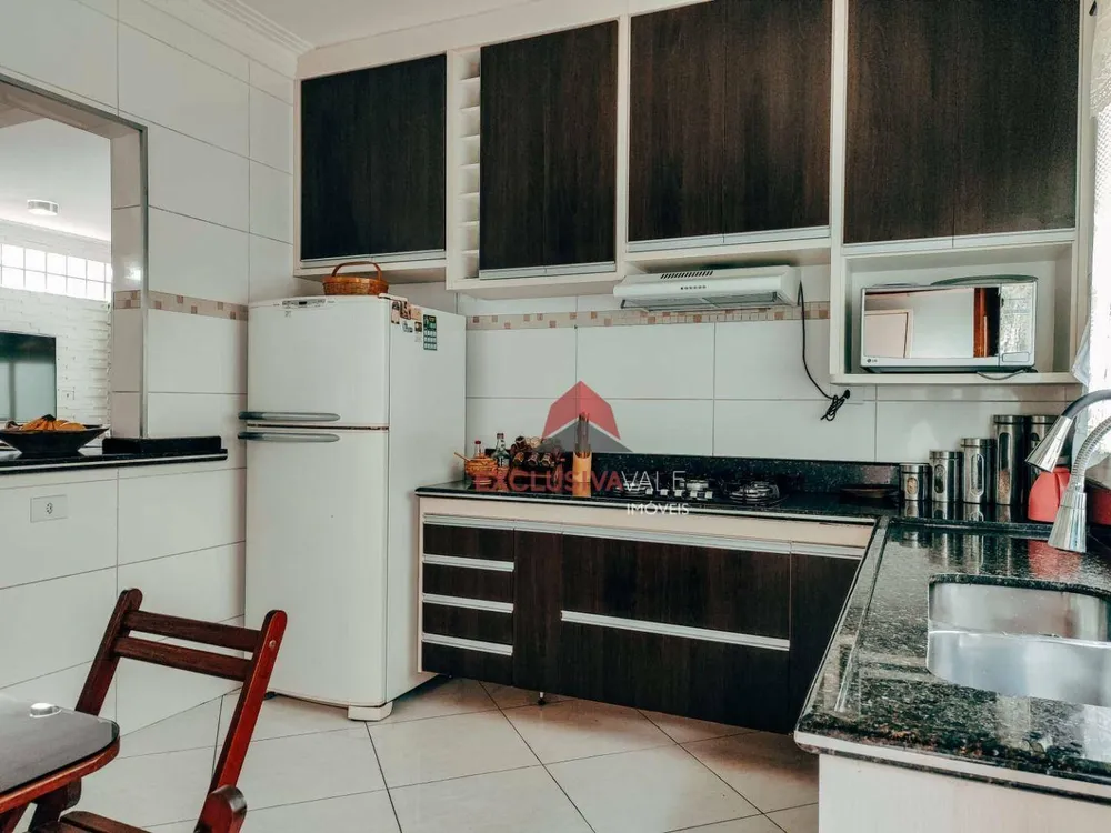Casa, 4 quartos, 246 m² - Foto 1