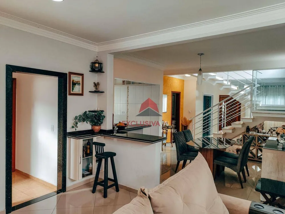 Casa, 4 quartos, 246 m² - Foto 2
