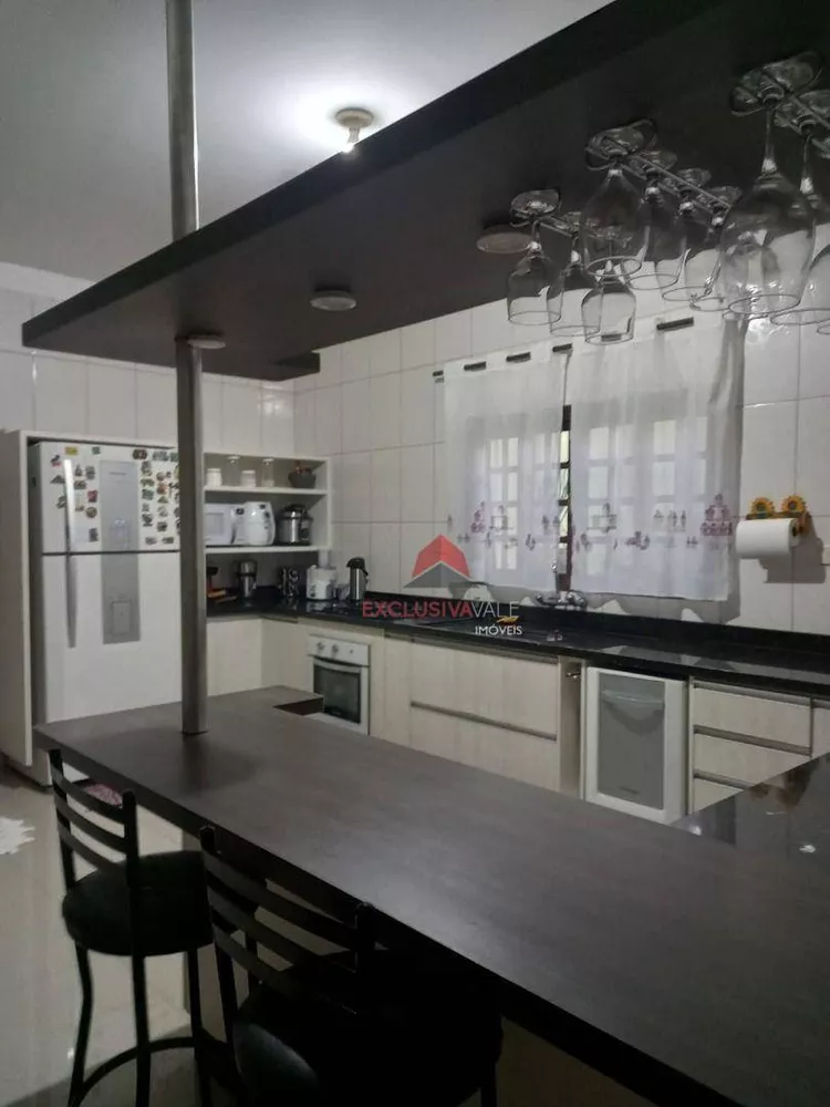 Casa, 4 quartos, 175 m² - Foto 3