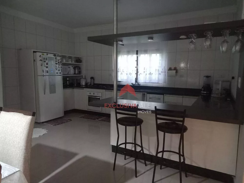 Casa, 4 quartos, 175 m² - Foto 1