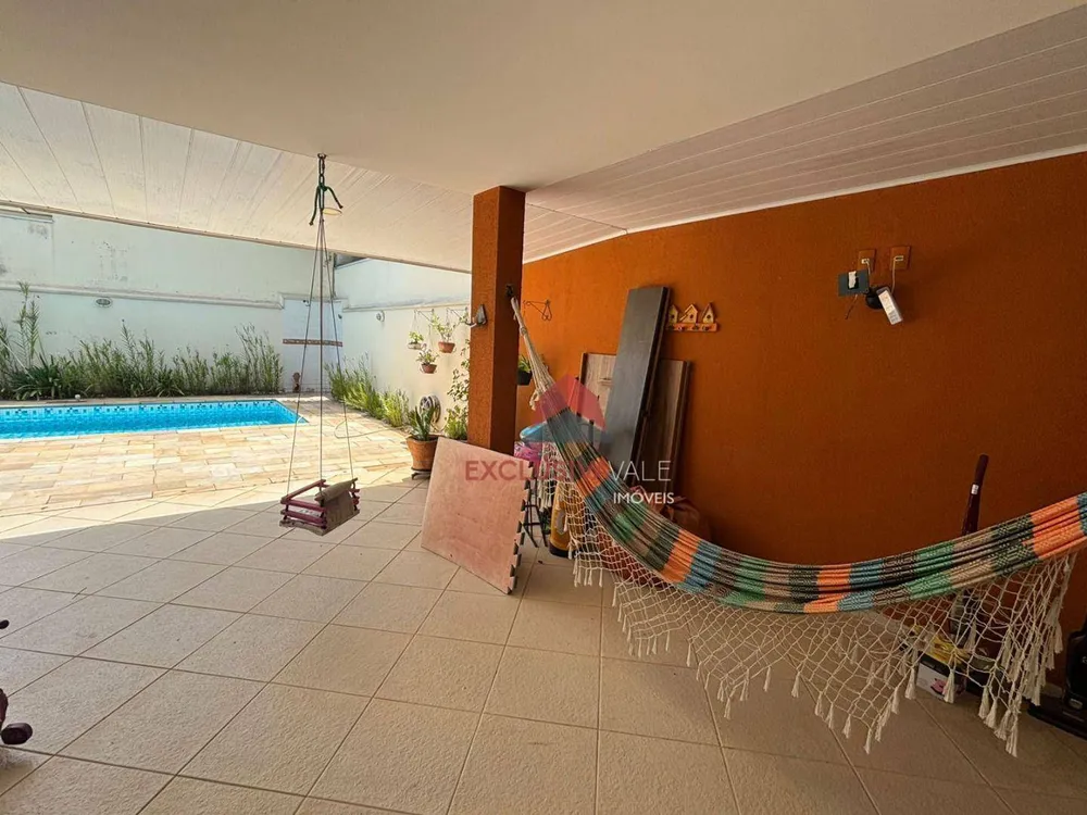 Casa, 4 quartos, 348 m² - Foto 1
