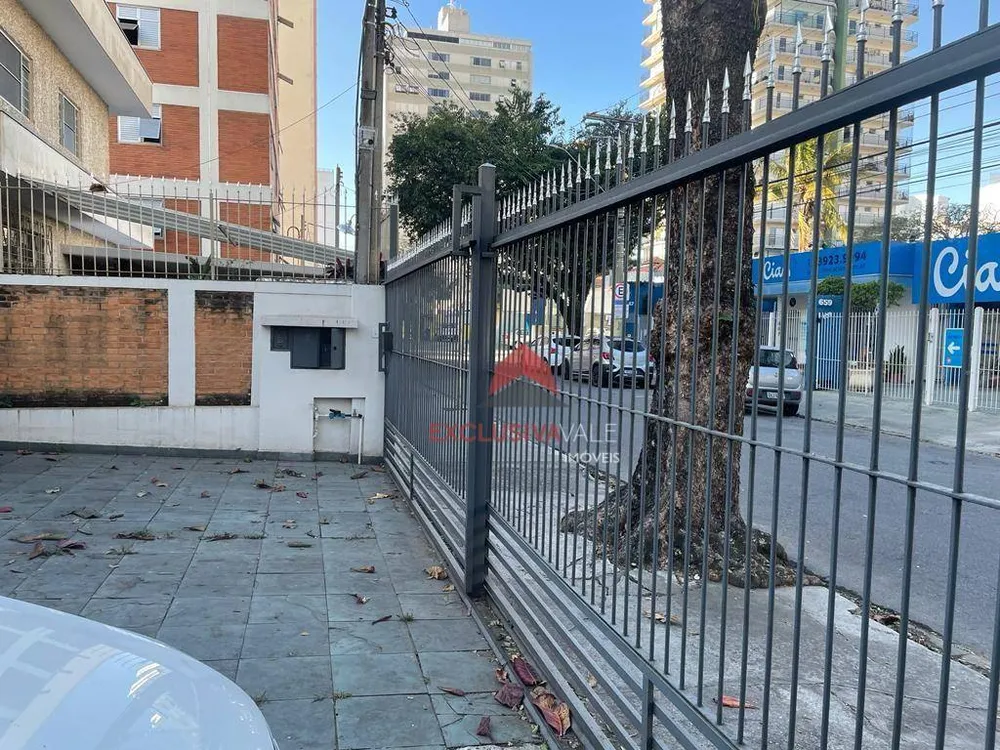 Casa, 6 quartos, 233 m² - Foto 2