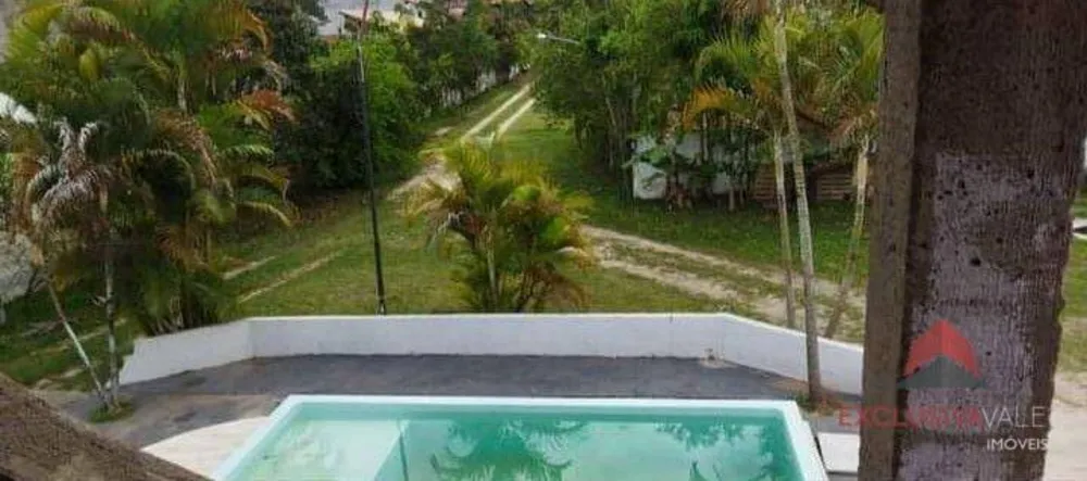 Chácara, 3 quartos, 2700 m² - Foto 1