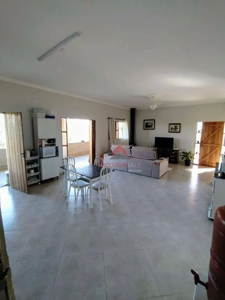 Chácara, 4 quartos, 2500 m² - Foto 1