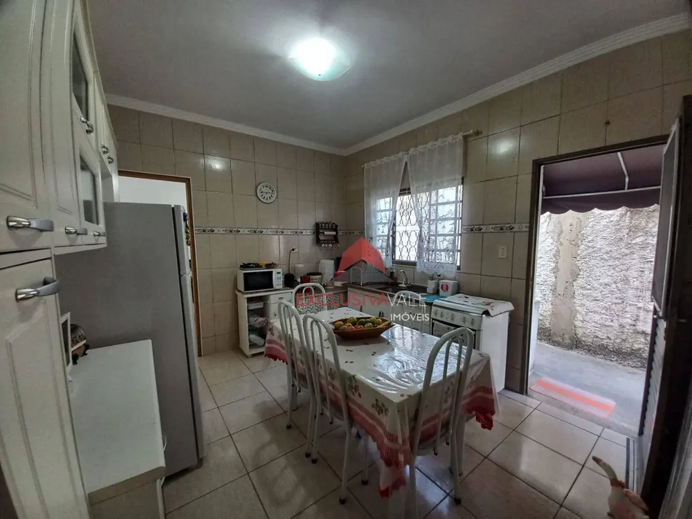 Casa, 6 quartos, 154 m² - Foto 2