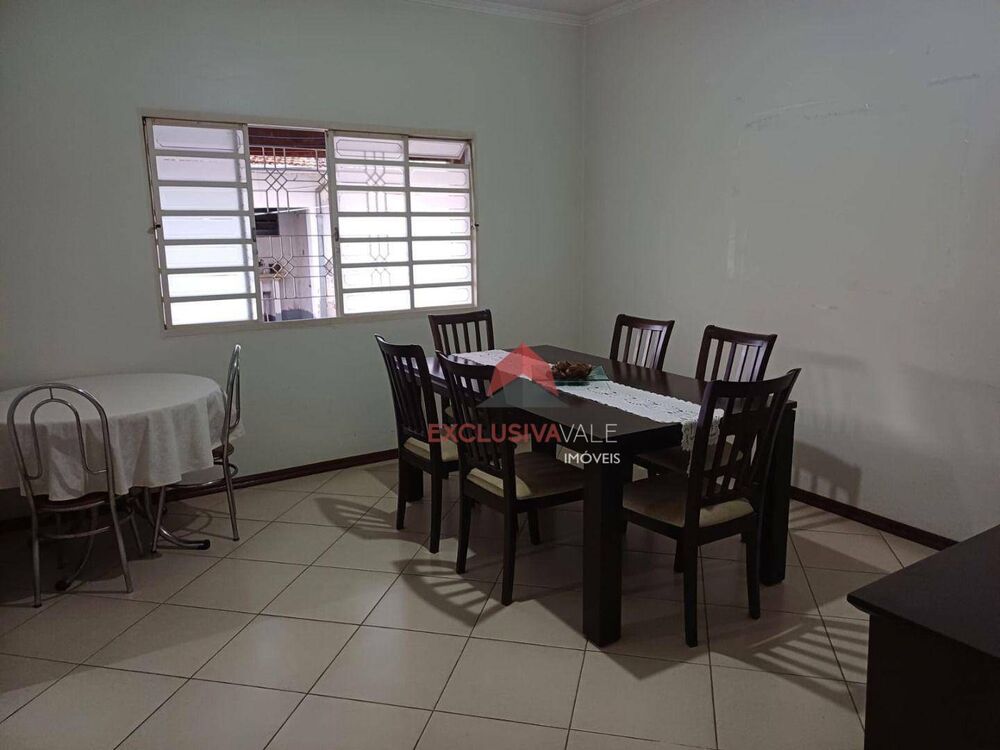 Casa à venda com 4 quartos, 302m² - Foto 2