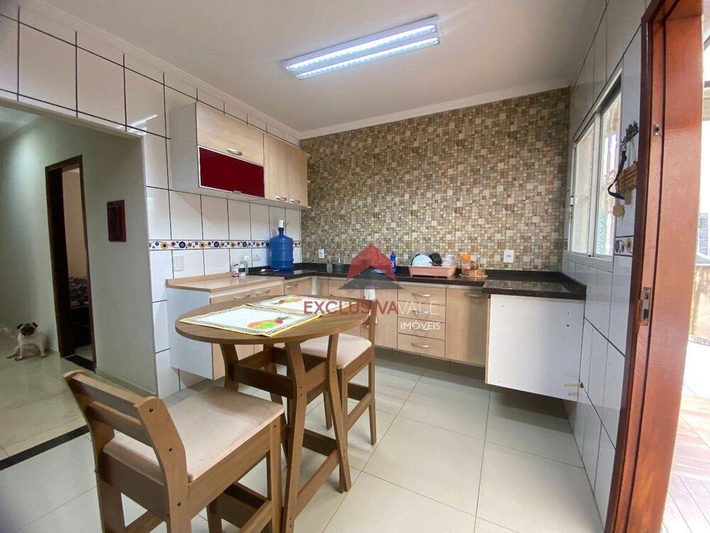 Casa, 3 quartos, 202 m² - Foto 1