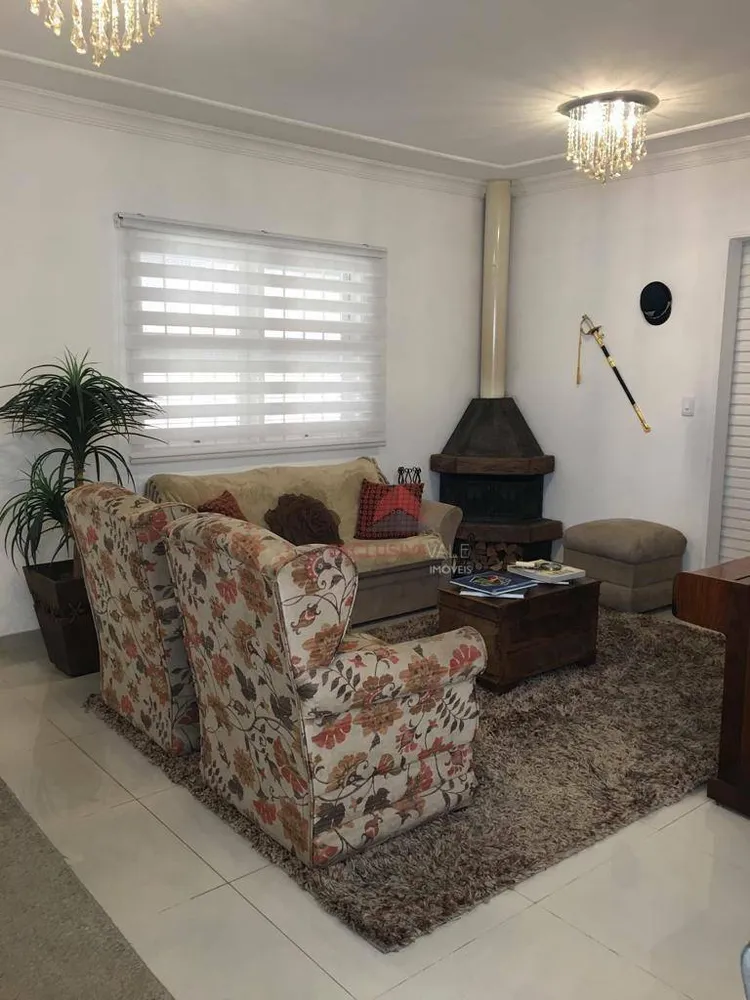Casa, 3 quartos, 230 m² - Foto 1
