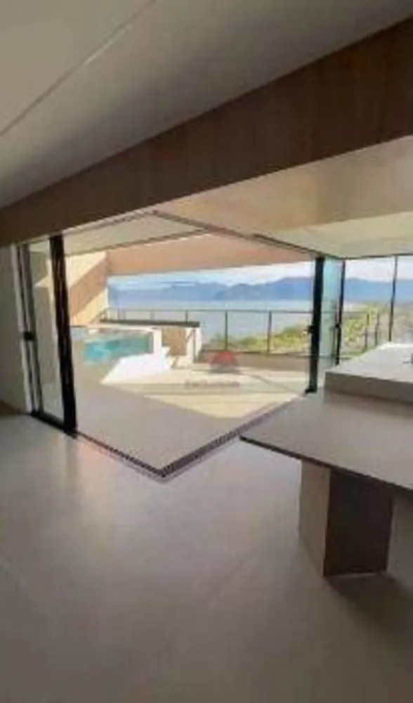 Cobertura, 3 quartos, 240 m² - Foto 2