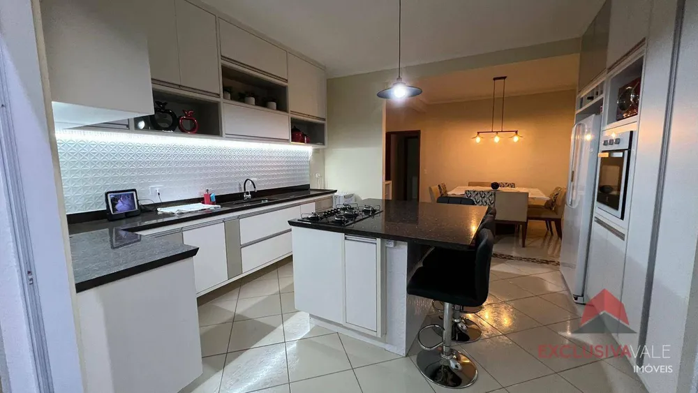 Casa, 3 quartos, 206 m² - Foto 4