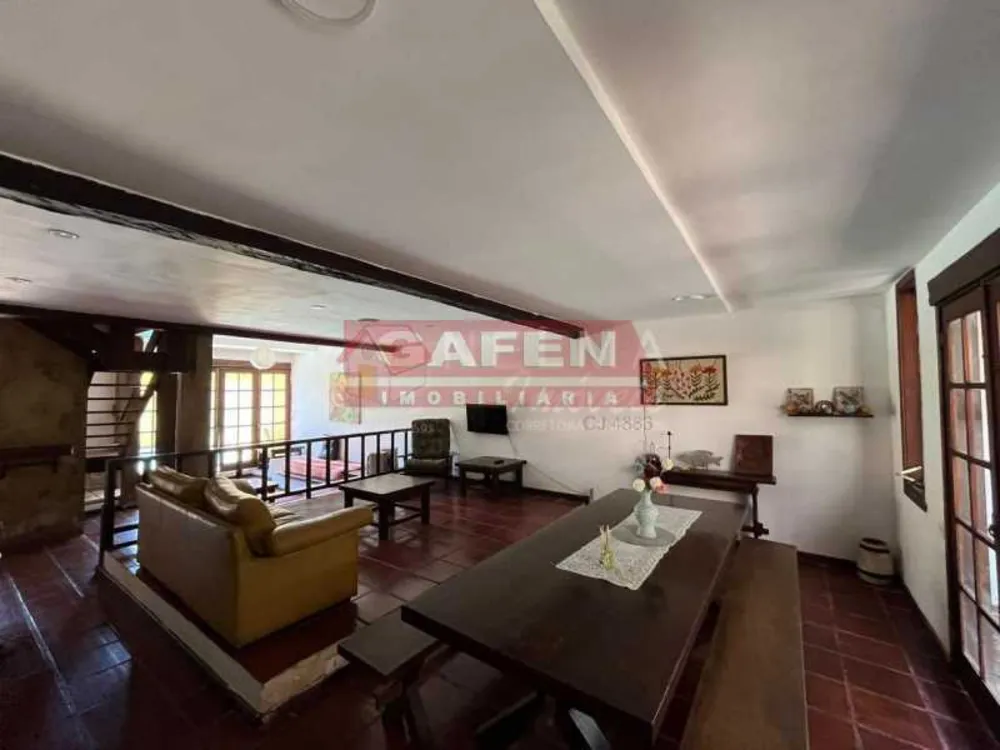 Casa, 4 quartos, 214 m² - Foto 1