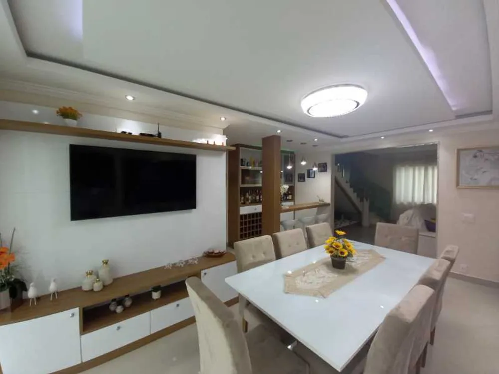 Casa, 4 quartos, 240 m² - Foto 1