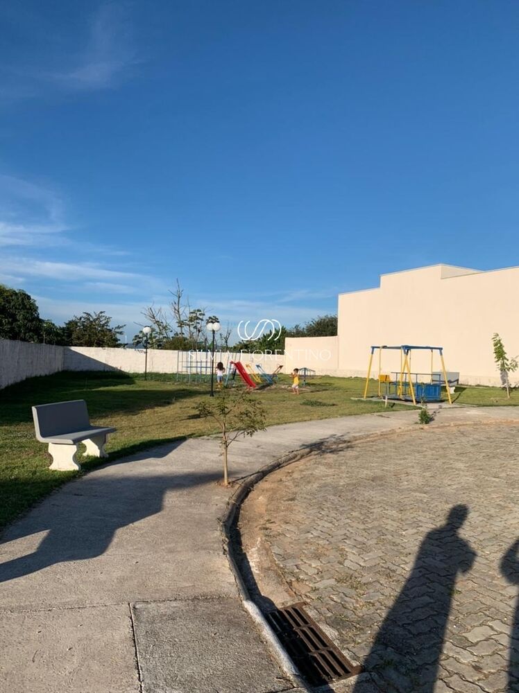 Casa à venda com 2 quartos, 90m² - Foto 2