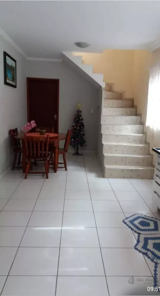 Casa à venda com 3 quartos, 60m² - Foto 4