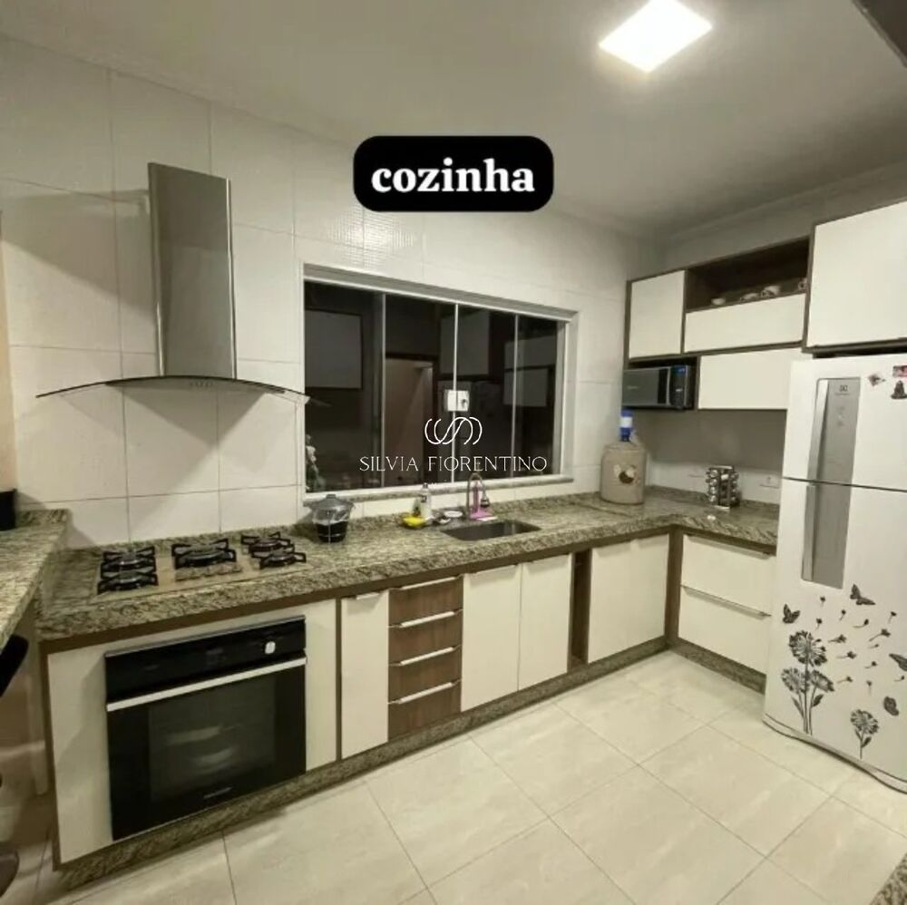 Casa, 3 quartos, 253 m² - Foto 2