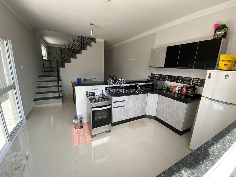 Casa à venda com 3 quartos, 150m² - Foto 1