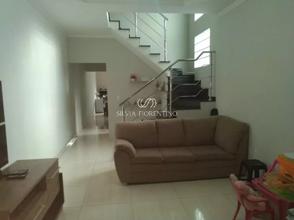 Casa à venda com 3 quartos, 135m² - Foto 1