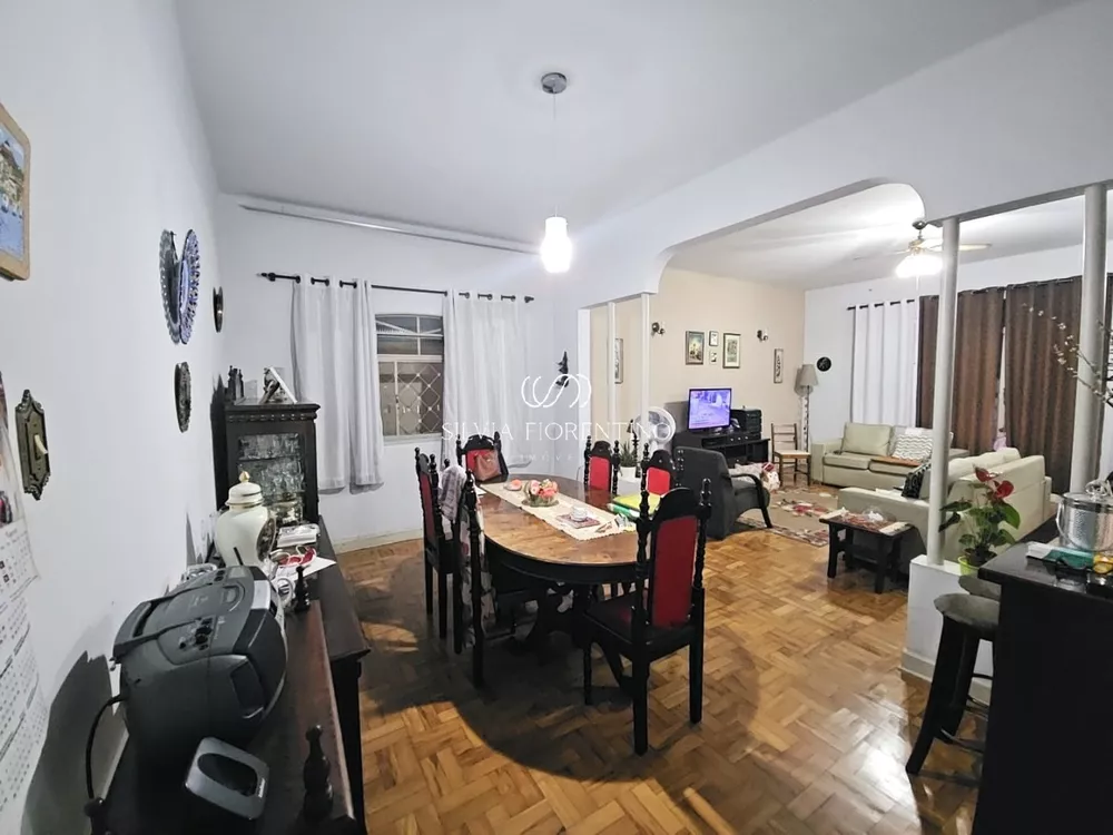 Casa à venda com 3 quartos, 277m² - Foto 1