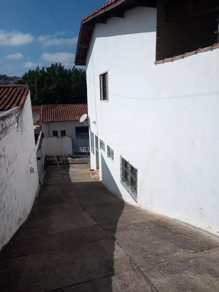 Casa à venda com 3 quartos, 210m² - Foto 2