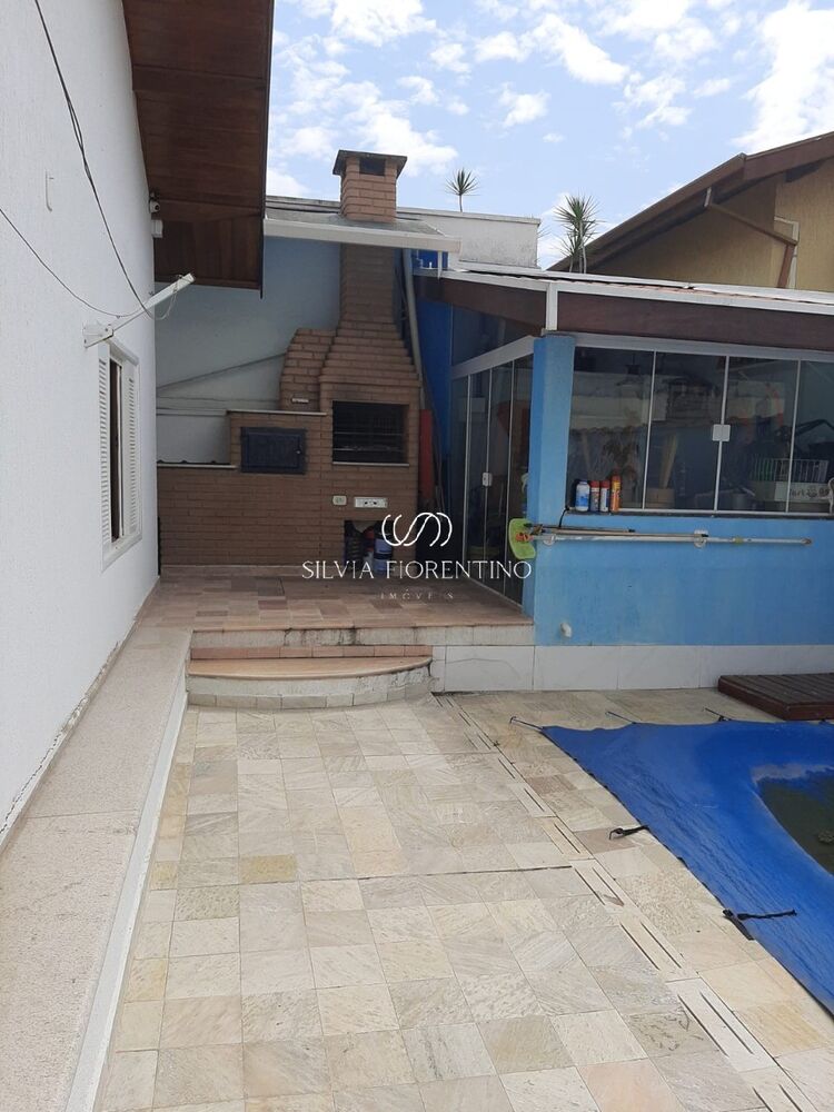 Casa à venda com 3 quartos, 300m² - Foto 1