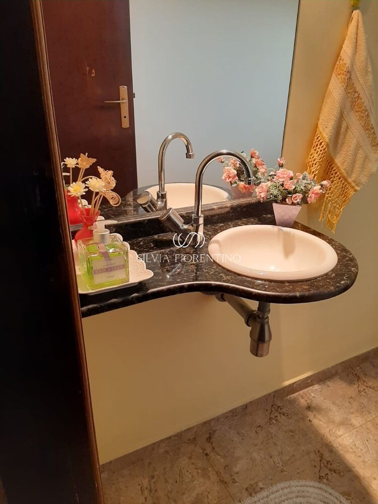 Casa à venda com 3 quartos, 300m² - Foto 2