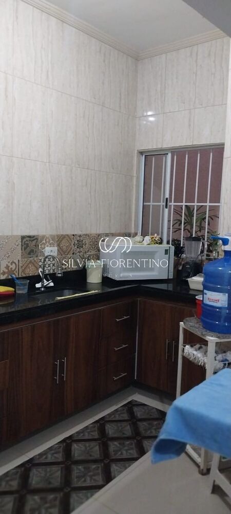 Casa à venda com 2 quartos, 150m² - Foto 2