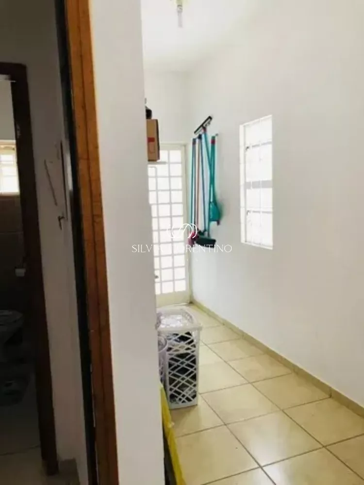 Casa à venda com 3 quartos, 300m² - Foto 2