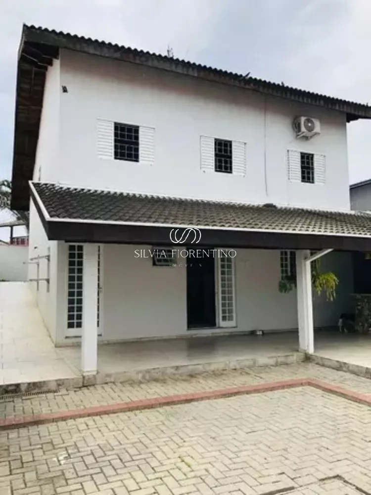 Casa à venda com 3 quartos, 300m² - Foto 1