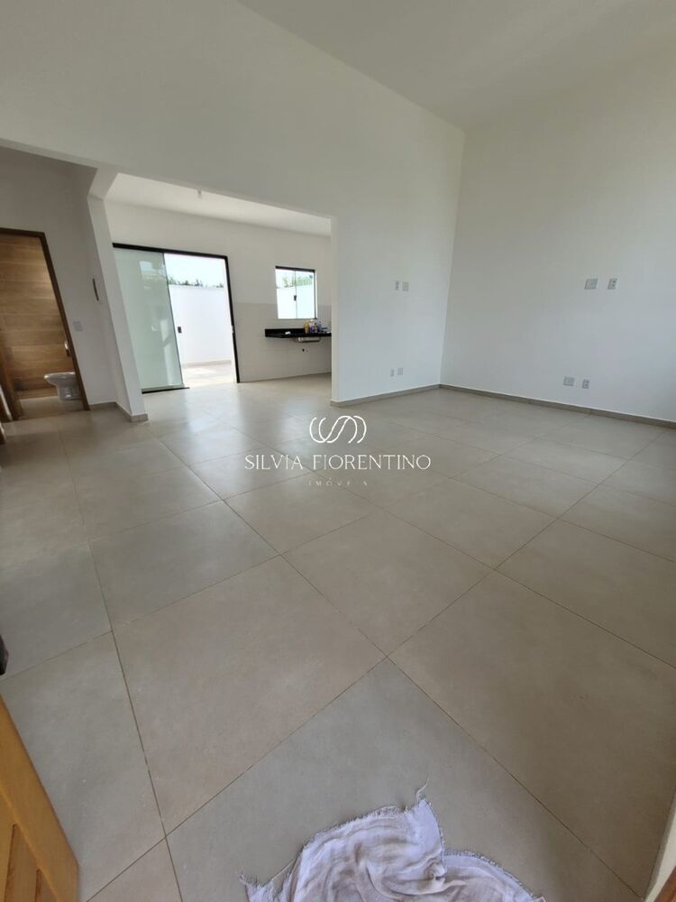 Casa à venda com 2 quartos, 168m² - Foto 2