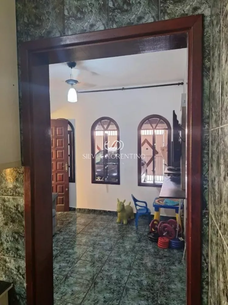 Casa à venda com 2 quartos, 125m² - Foto 2