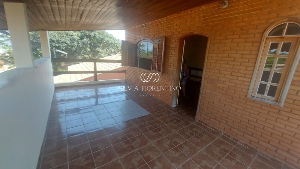 Casa à venda com 3 quartos, 500m² - Foto 1