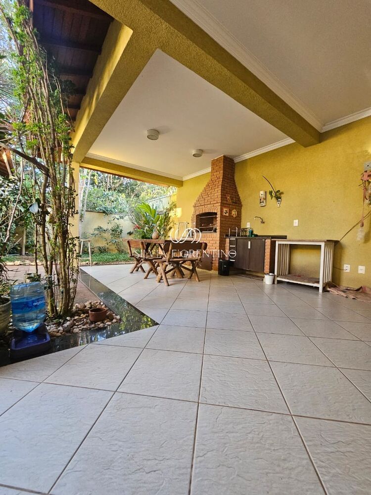 Casa, 3 quartos, 304 m² - Foto 1