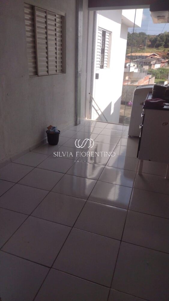 Casa à venda com 3 quartos, 100m² - Foto 1