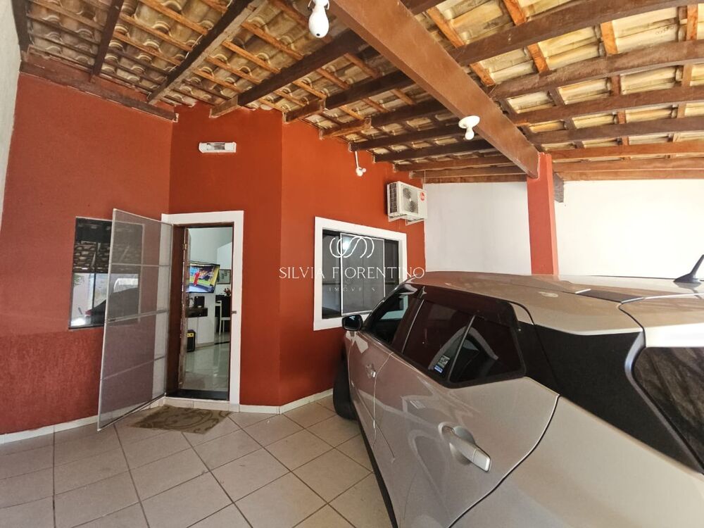 Casa à venda com 3 quartos, 137m² - Foto 1