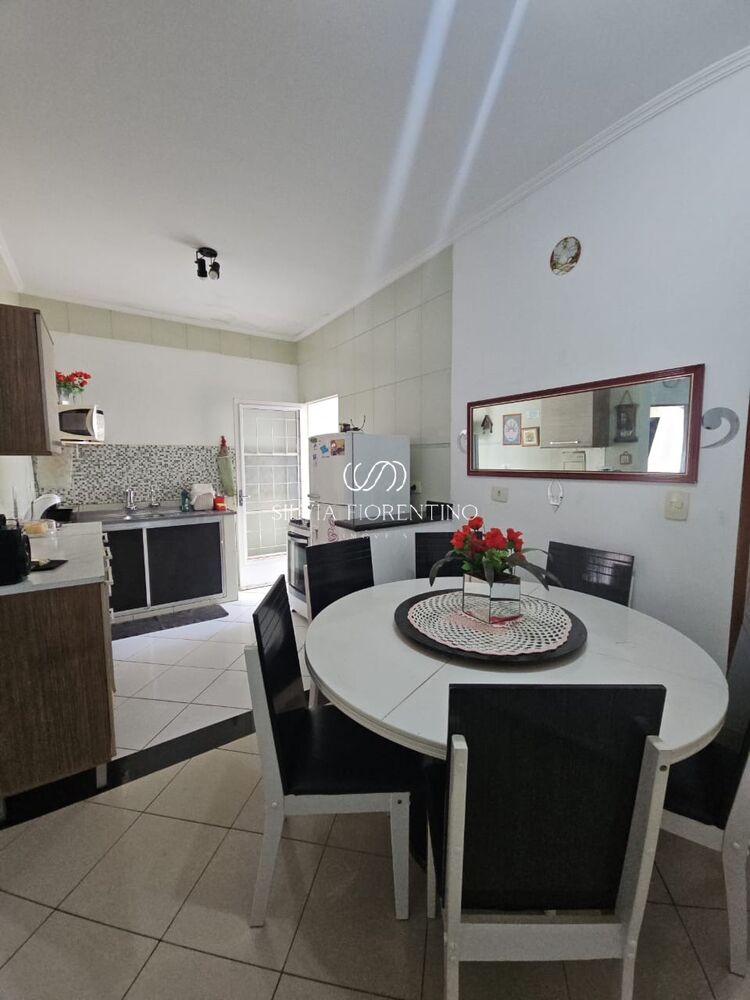 Casa à venda com 3 quartos, 137m² - Foto 2