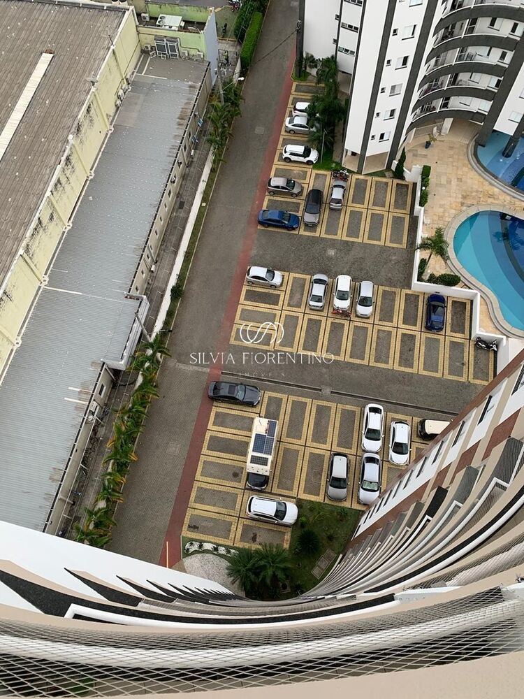 Apartamento à venda com 3 quartos, 128m² - Foto 2