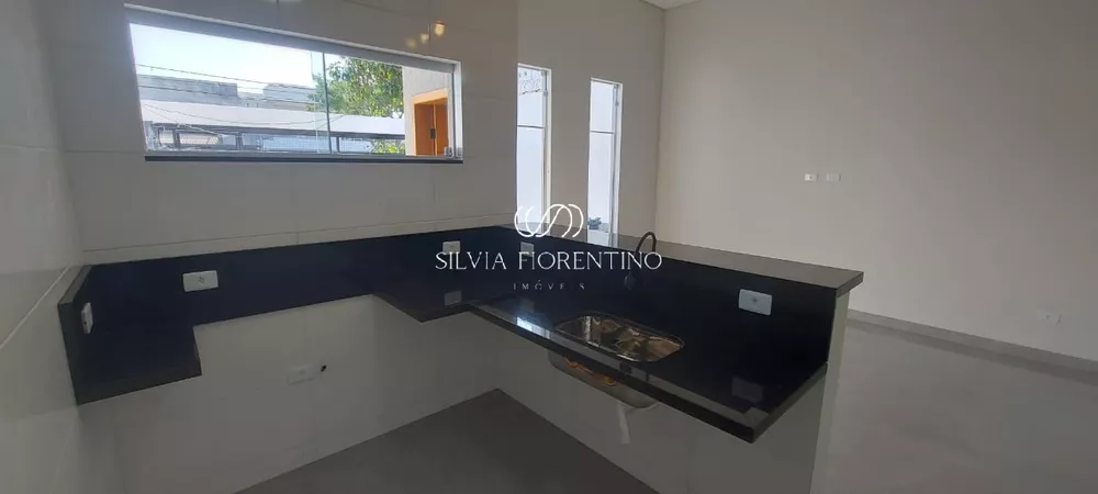 Casa à venda com 3 quartos, 150m² - Foto 1