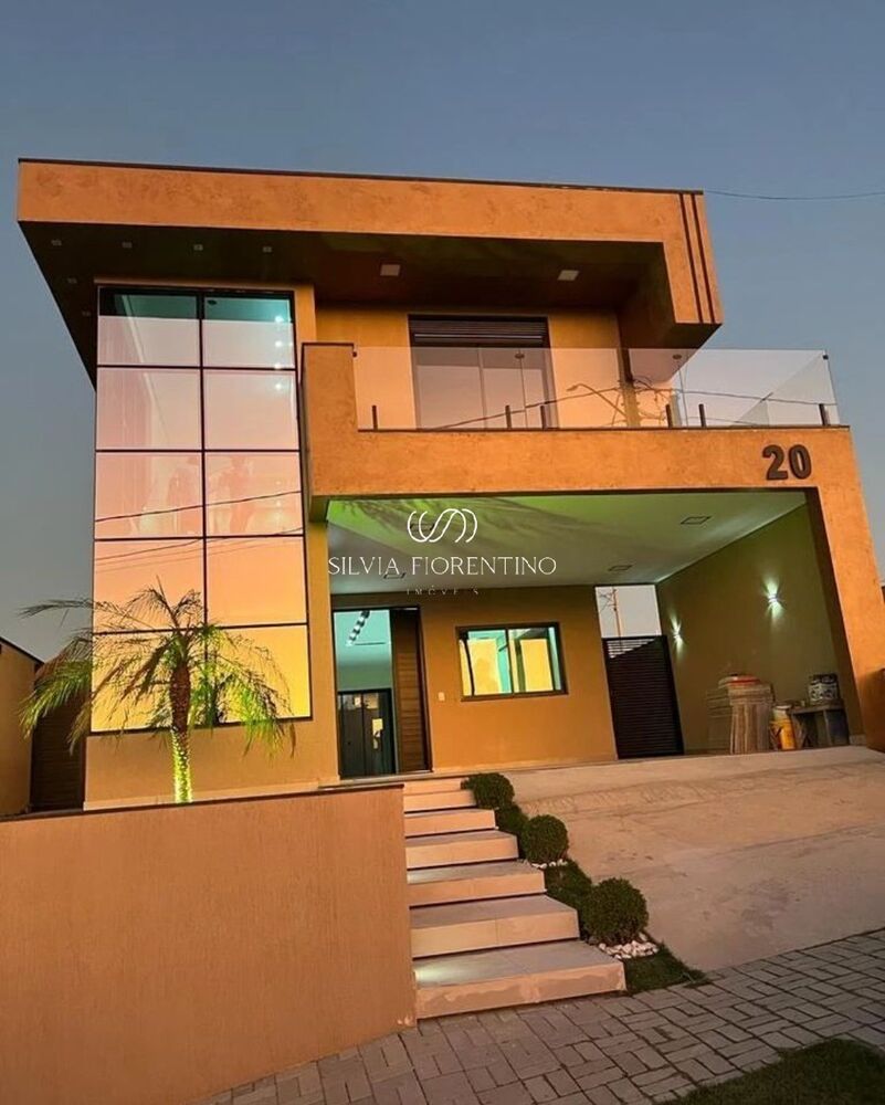 Casa à venda com 4 quartos, 250m² - Foto 1